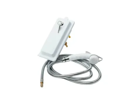 VENKOVNÍ ZÁSUVKA REICH SE SPRCHOU A ZÁMKEM