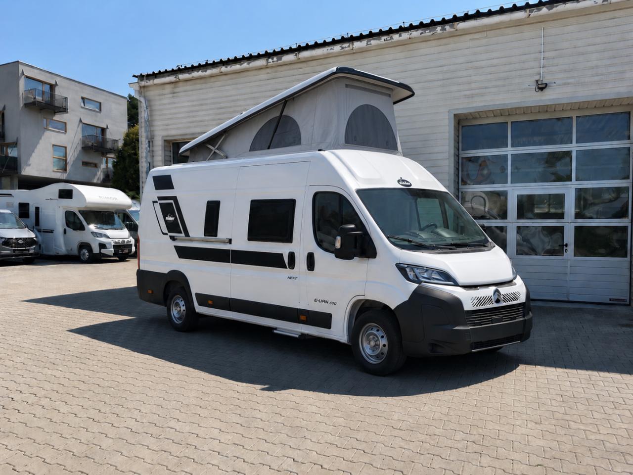 V0652 MILLER VAN NEXT 640 POP BLACK