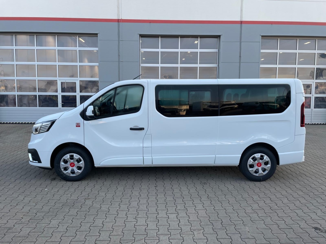 RENAULT TRAFIC L2H1 9 MÍST 