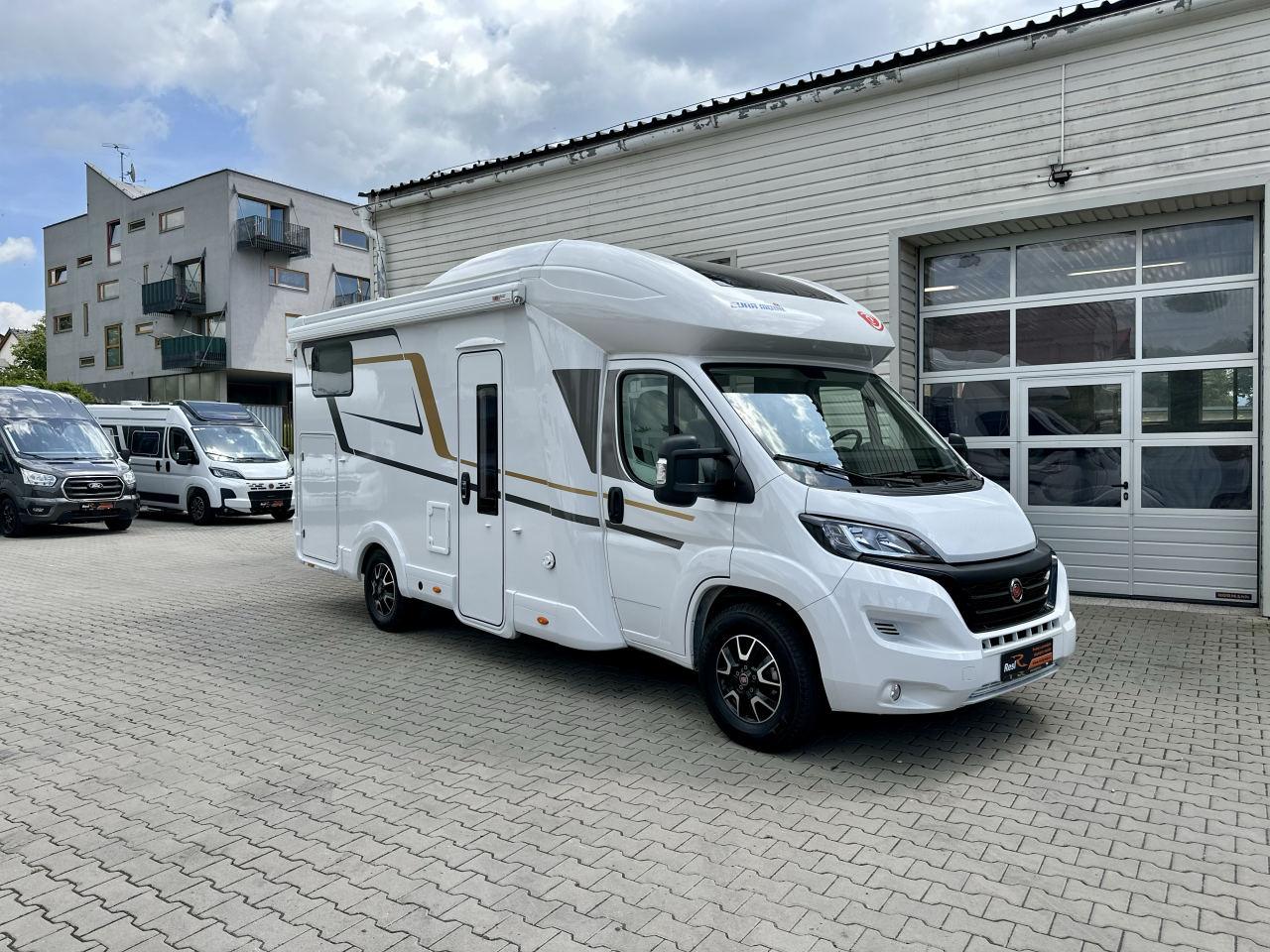 V0301 EURA MOBIL PROFILA RS 695 HB