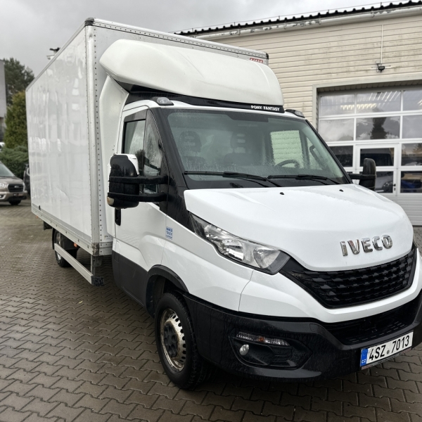V0448 IVECO DAILY 35S16 Skříńová nástavba 