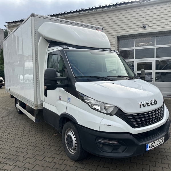 V0447 IVECO DAILY 35S16 Skříńová nástavba 